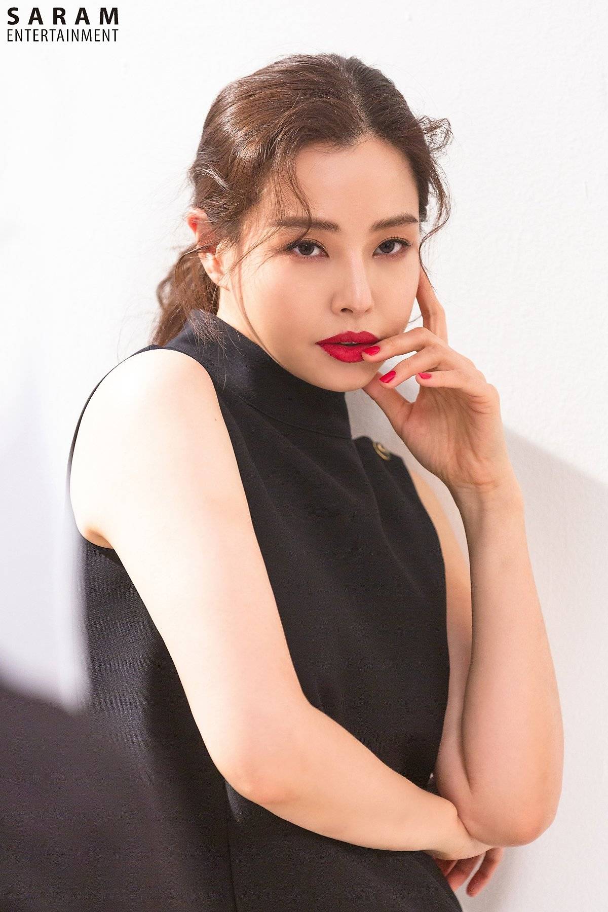 Lee Ha Nee Saram Entertainment Profile photos